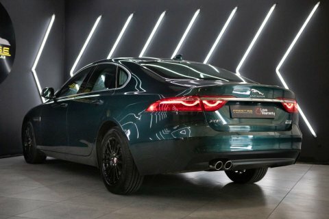 Jaguar XF Prestige Black #16