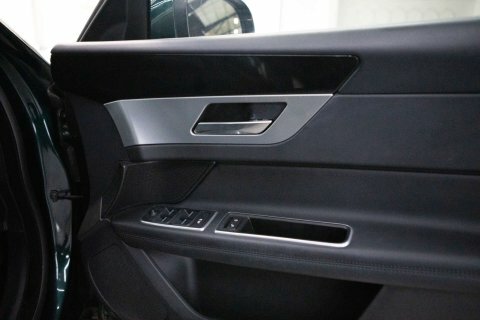 Jaguar XF Prestige Black #33