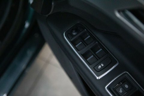 Jaguar XF Prestige Black #44