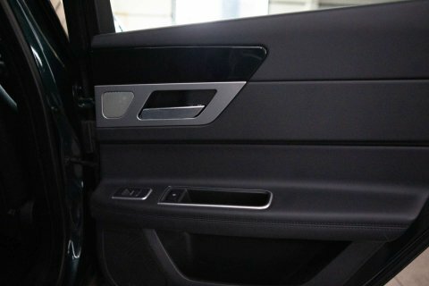 Jaguar XF Prestige Black #30