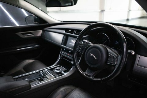 Jaguar XF Prestige Black #71