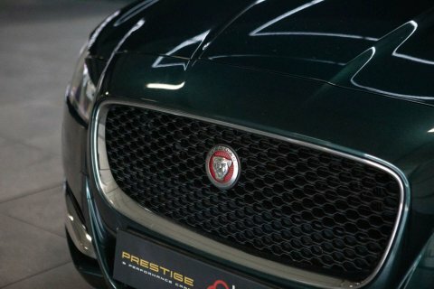 Jaguar XF Prestige Black #64