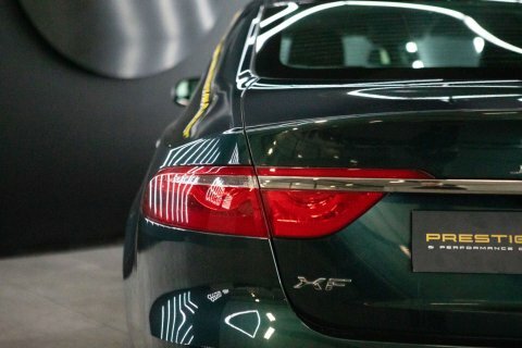 Jaguar XF Prestige Black #12