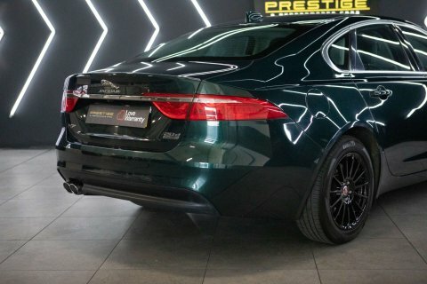 Jaguar XF Prestige Black #11