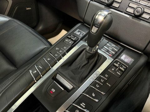 Porsche Macan Turbo Pdk Estate Grey #24