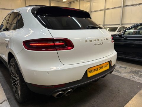 Porsche Macan Turbo Pdk Estate Grey #39