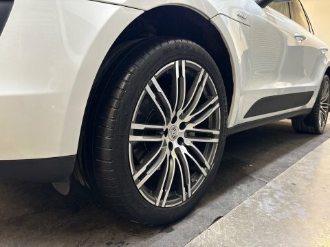 Porsche Macan Turbo Pdk Estate Grey #48