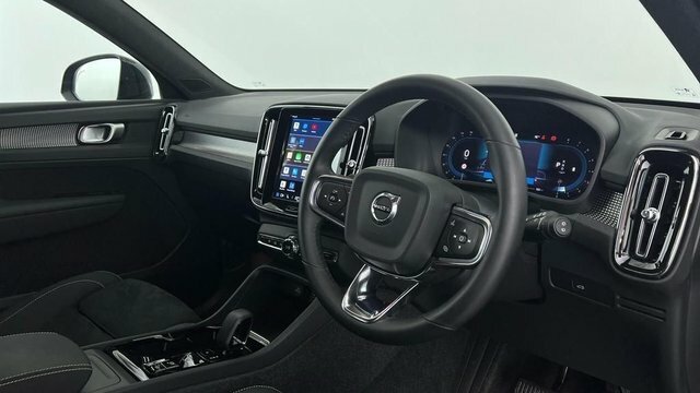 Volvo XC40 B4 Mhev Plus Black DP25FNE Black #6