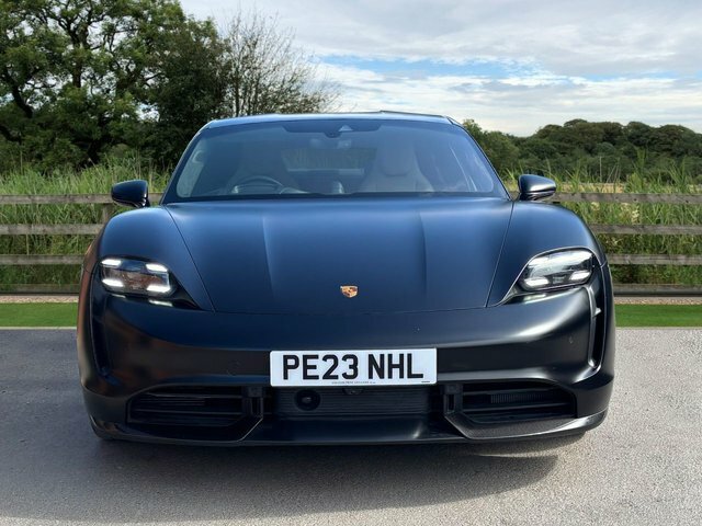 Porsche Taycan Plus 93.4Kwh Turbo S Black #5