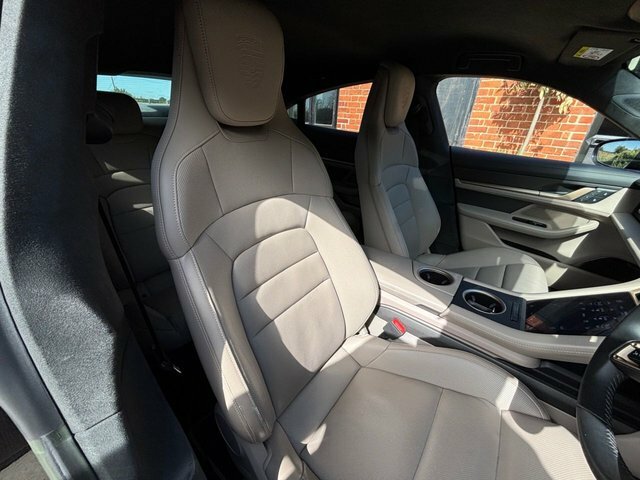 Porsche Taycan Plus 93.4Kwh Turbo S Black #6