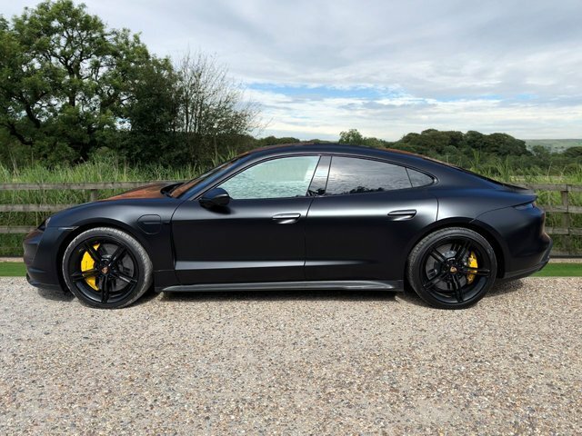 Porsche Taycan Plus 93.4Kwh Turbo S Black #4