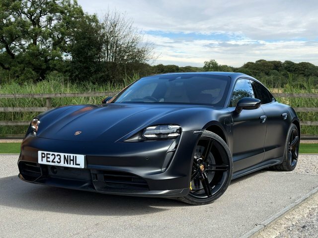 Porsche Taycan Plus 93.4Kwh Turbo S Black