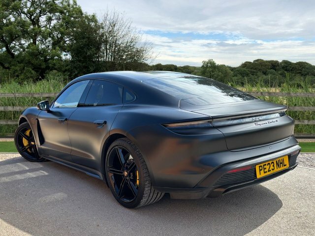 Porsche Taycan Plus 93.4Kwh Turbo S Black #3