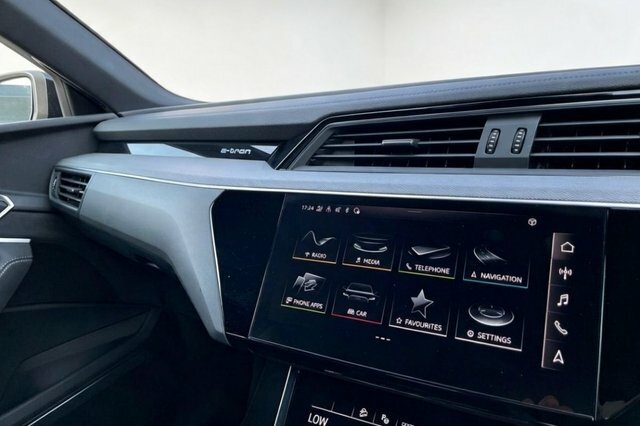 Audi Q8 e tron 300Kw 55 Quattro 114Kwh Black Edition Black #9