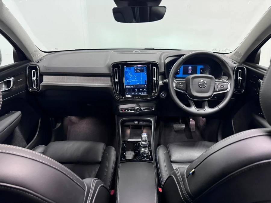 Volvo XC40 Ultimate Dark B4 197 Hp NL23SUH Black #2