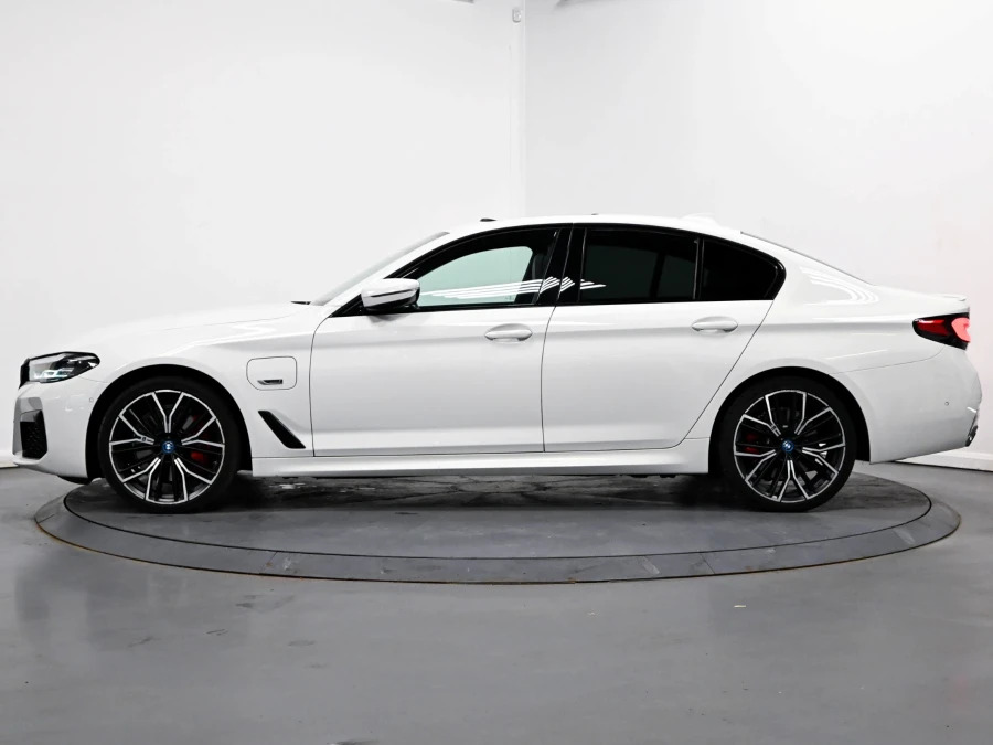 BMW 5 Series 530E M Sport Saloon NG71OJK White #4