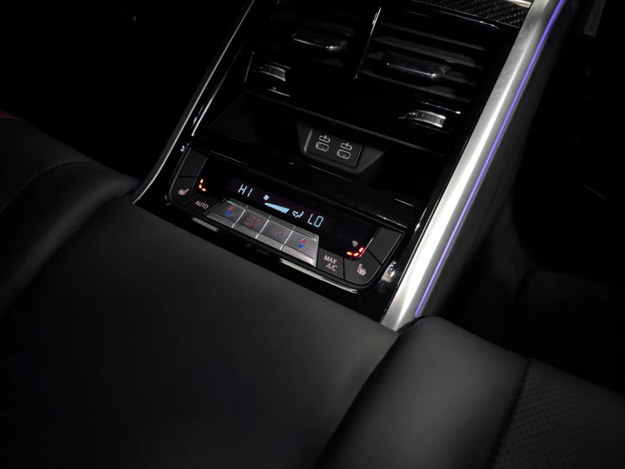 BMW M8 Competition Step Black #26