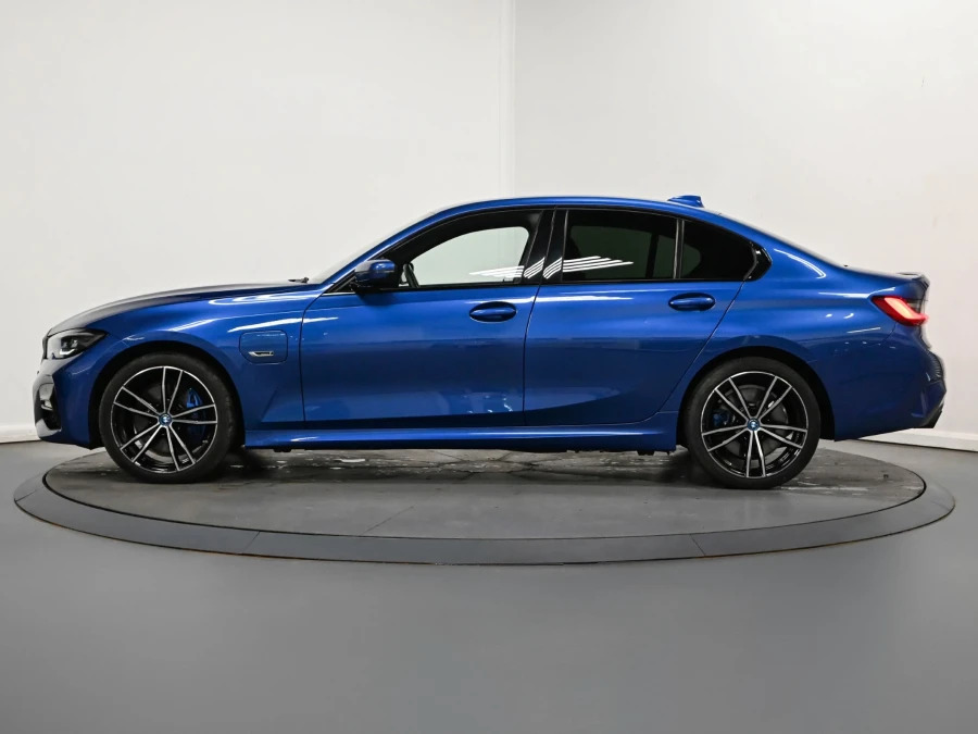 BMW 3 Series 330E M Sport Saloon BK71CHY Blue #4
