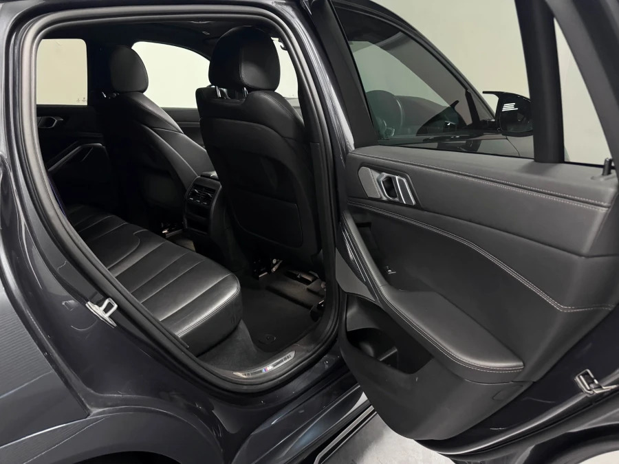 BMW X6 X6 M50d Black #25