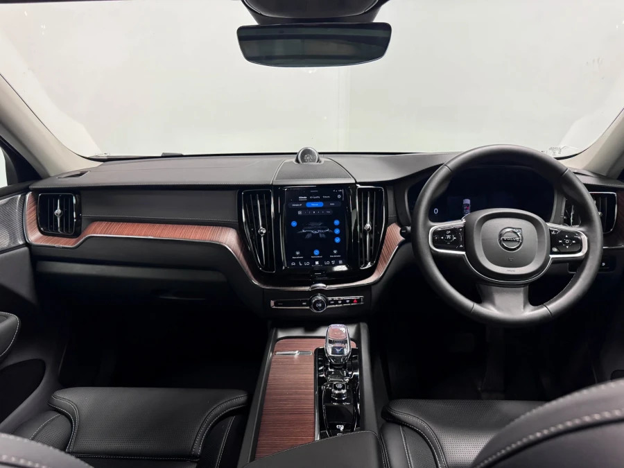 Volvo XC60 Ultimate Dark T8 Awd 455 Hp YN24NSK White #2