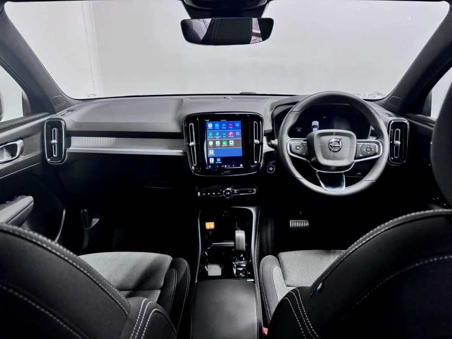 Volvo XC40 Plus B3 163 Hp Black #2