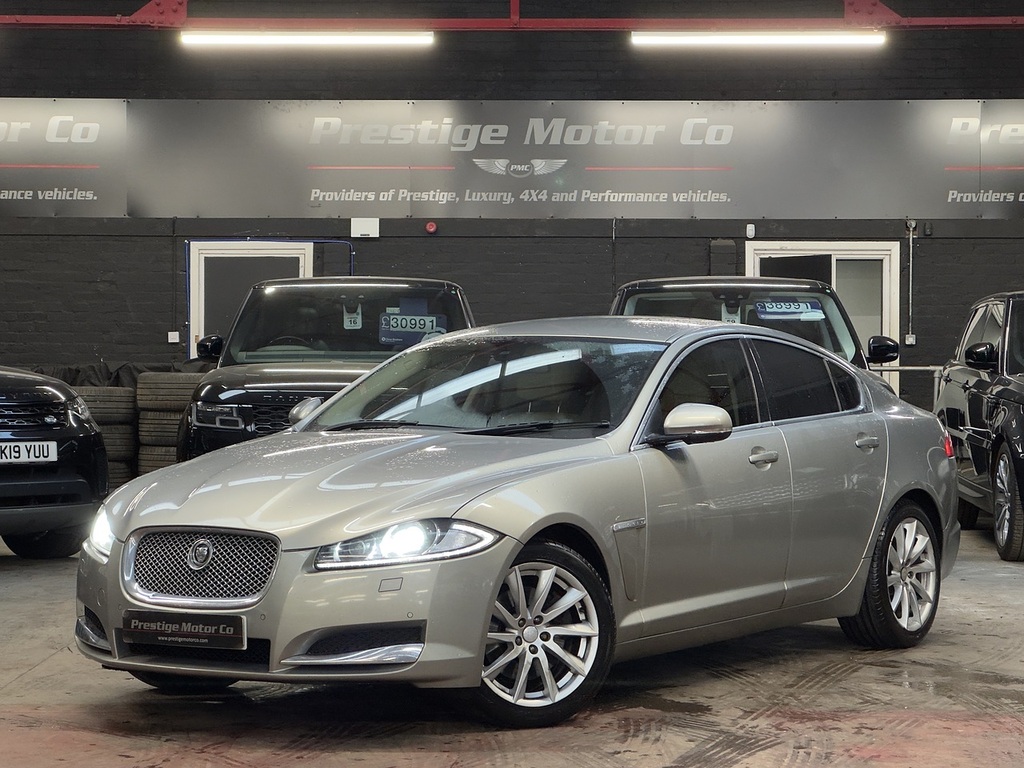 Jaguar XF D V6 Luxury Gold