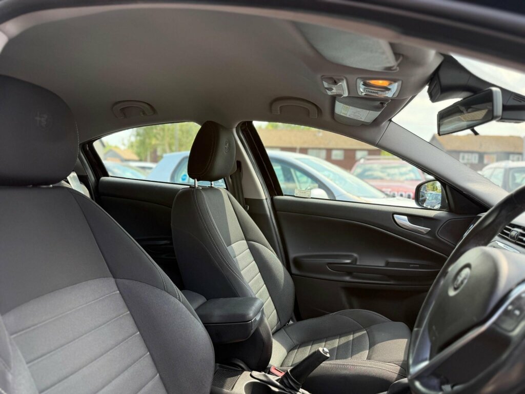 Alfa Romeo Giulietta Hatchback Blue #14