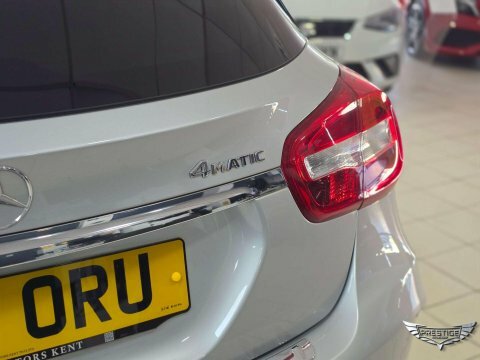 Mercedes-Benz GLA Class 1.6 Gla200 Amg Line Suv Euro 6 White #16