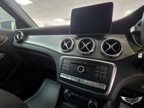 Mercedes-Benz GLA Class 1.6 Gla200 Amg Line Suv Euro 6 White #25