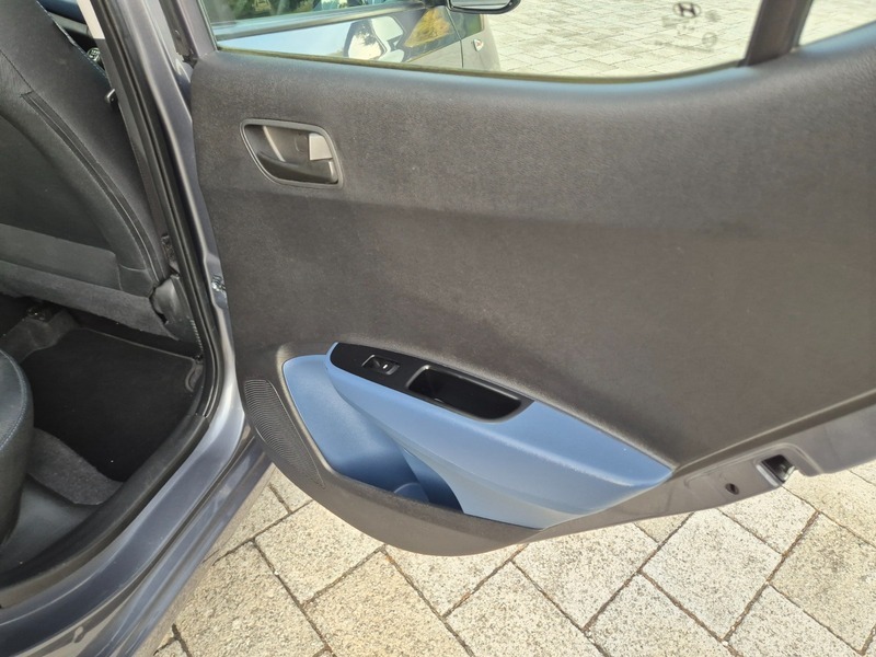 Hyundai I10 1.0 Se 2X Services 20 Road Tax Blue #27