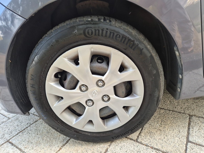 Hyundai I10 1.0 Se 2X Services 20 Road Tax Blue #30