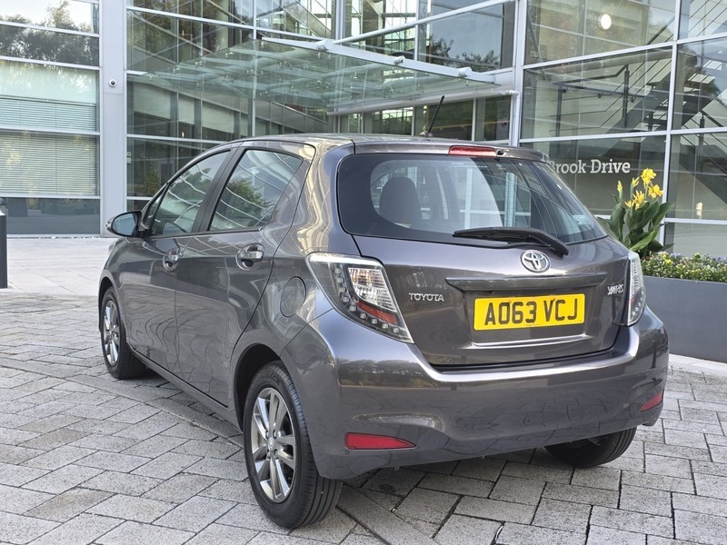 Toyota Yaris 1.33 Dual Vvt-i Icon Grey #4
