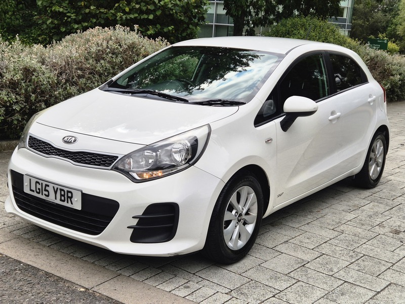Kia RIO 1.25 Sr7 Hatchback White #2