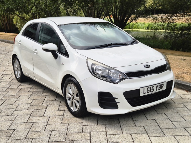 Kia RIO 1.25 Sr7 Hatchback White #3