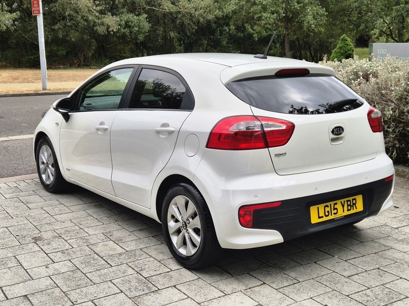Kia RIO 1.25 Sr7 Hatchback White #4