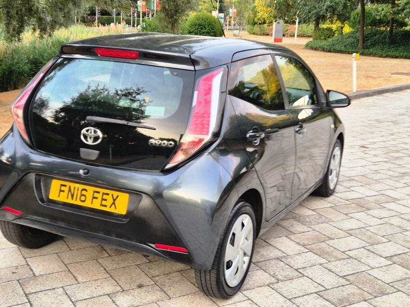 Toyota Aygo 1.0 Vvt-i X-play Hatchback Grey #2