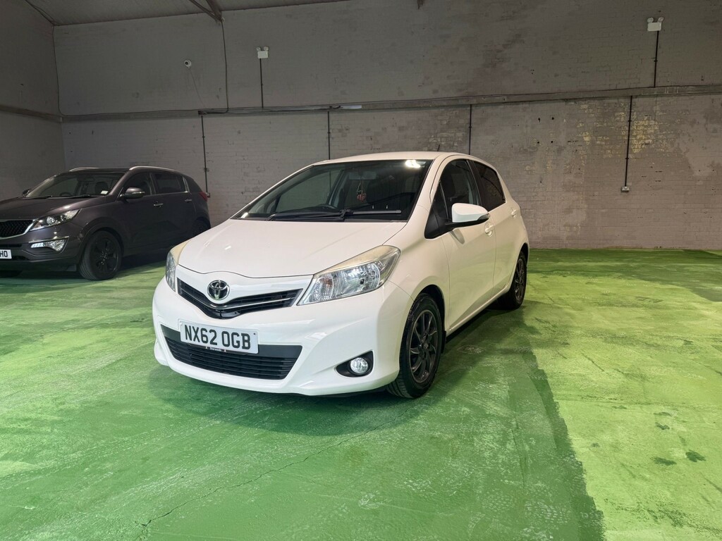 Toyota Yaris Hatchback 1.3 Dual Vvt-i Tr 201262 Grey