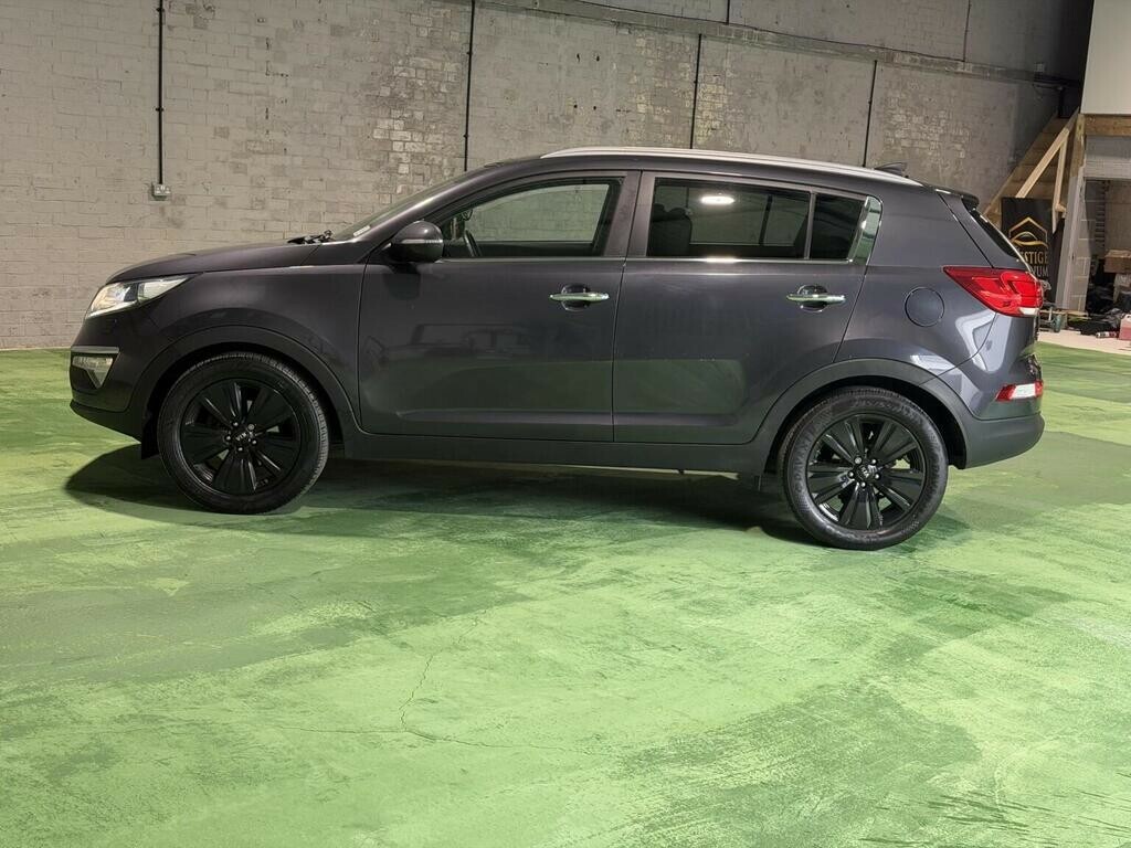 Kia Sportage  White #7