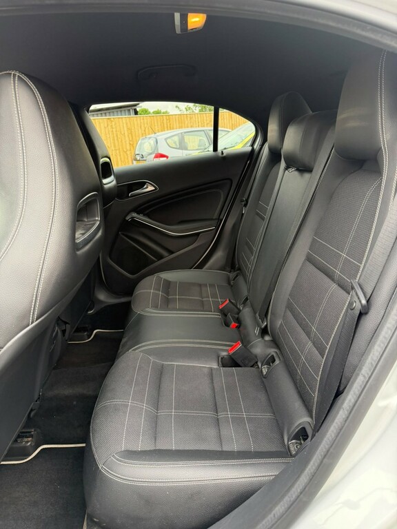Mercedes-Benz A Class A180 Blueefficiency Sport Cdi White #40
