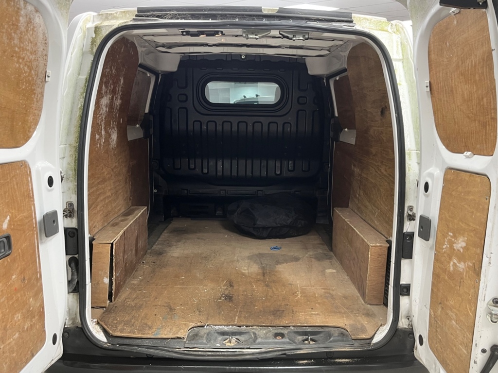 Nissan NV200 Panel Van White #17