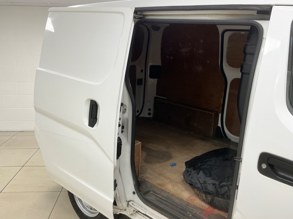 Nissan NV200 Panel Van White #12
