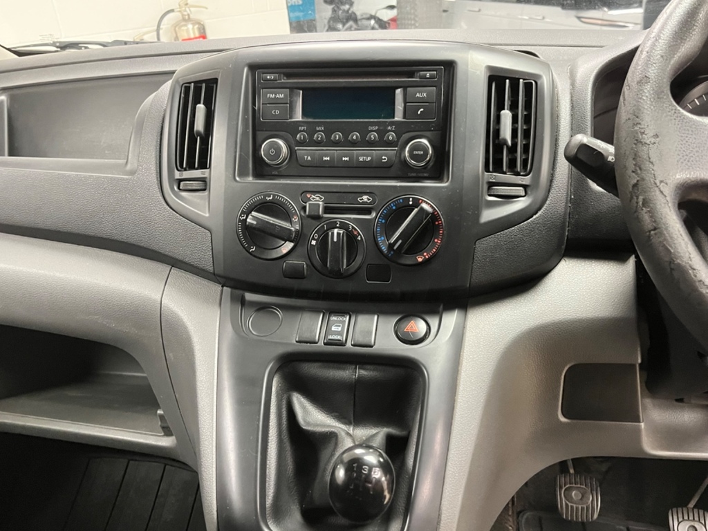 Nissan NV200 Panel Van White #8
