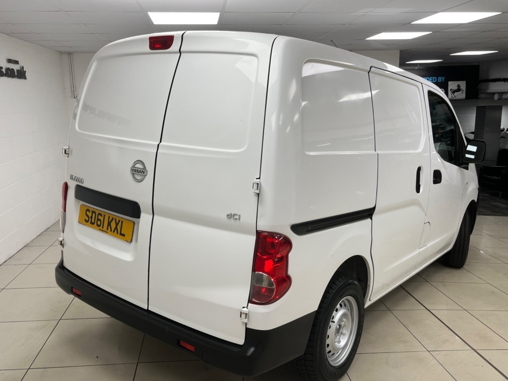 Nissan NV200 Panel Van White #13