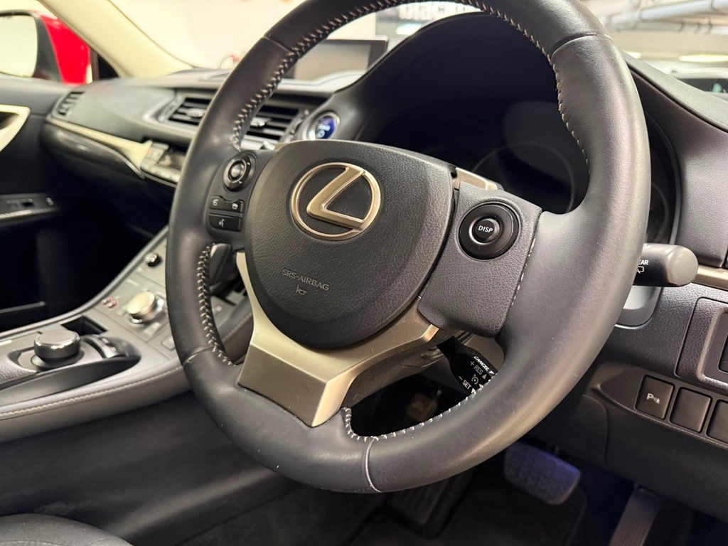 Lexus CT 200H 1.8 Advance Cvt Full Lexus History Red #4