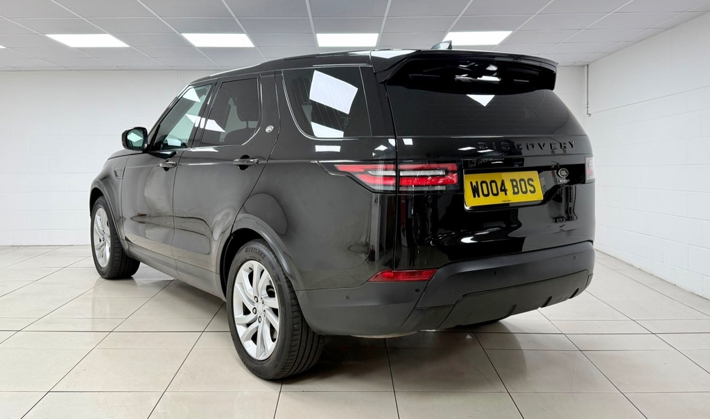 Land Rover Discovery 3.0 Sdv6 Hse Black #3