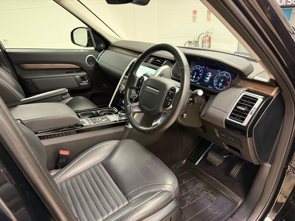 Land Rover Discovery 3.0 Sdv6 Hse Black #2