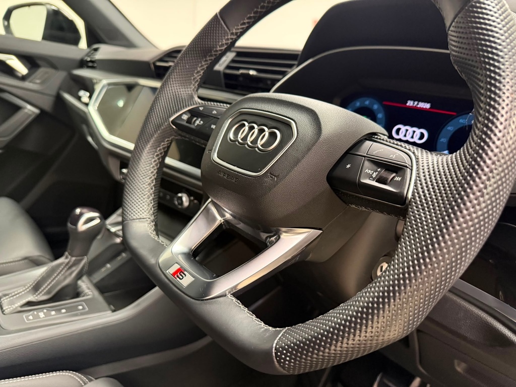 Audi Q3 45 Tfsi E Black Edition S Tronic Black #4