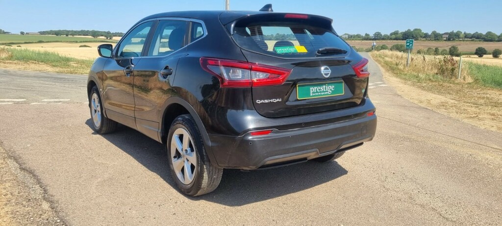 Nissan Qashqai 1.3 Dig-t Acenta Premium Black #2