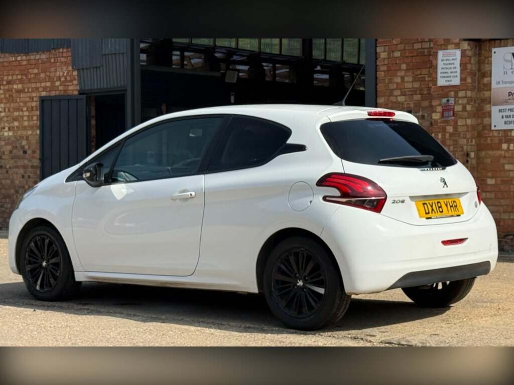 Peugeot 208 1.2 Puretech Black Edition Euro 6 White #5
