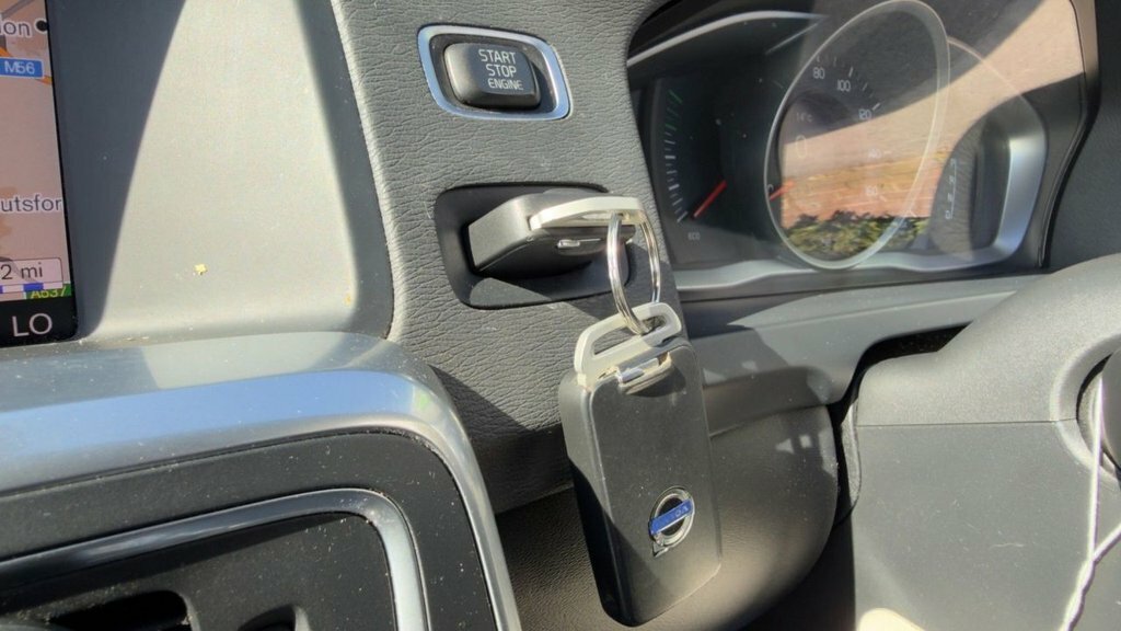 Volvo V60 D4 R-design Lux Nav Silver #18